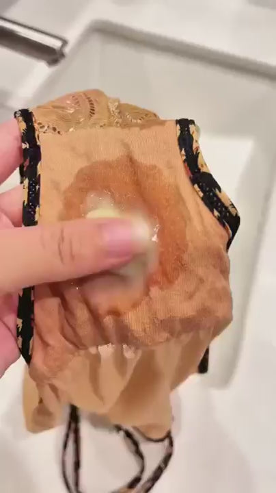 Opening a jar of Leefar pineapple gummies